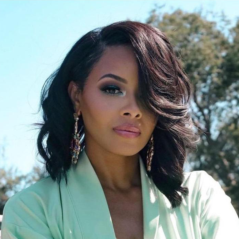 Bomb Right Side Part Wavy Bob Wig With Side-Swept Bangs - 1