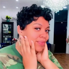 <span class="hot-icon"><img src="https://cdn.shopify.com/s/files/1/0555/4277/6110/files/pinkhottag.png?v=1701162684" alt="Hot Icon" width="30" height="20"> </span> Swirl Curls Pixie Cut Short Wig With Bangs